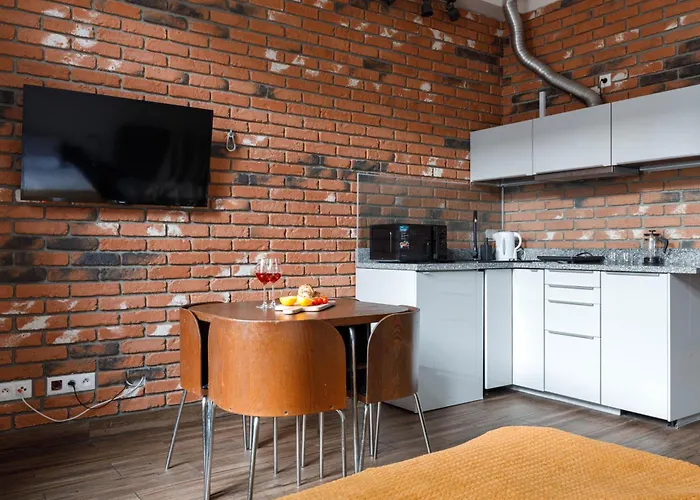 Urban Chic - Main Rail Station - Stylish - K28