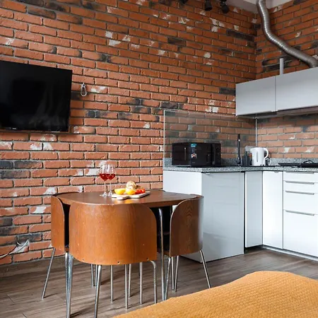 Urban Chic - Main Rail Station - Stylish - K28